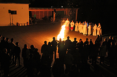 images/Archiv/2019/archiv-2019-osternacht02.jpg