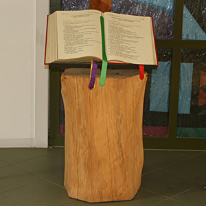 kunst-dorn-buchtisch.jpg